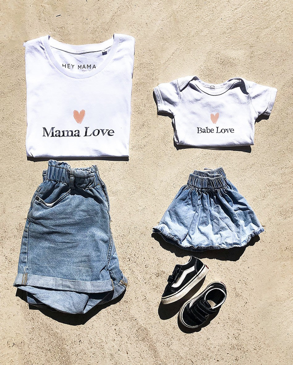 Tee-shirt "Mama Love" en coton bio – Le cadeau parfait pour maman ou future maman