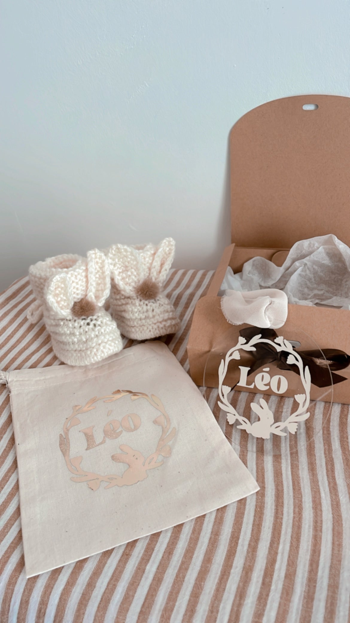 Chaussons Lapins Tricotés à la Main – Édition Limitée Pâques