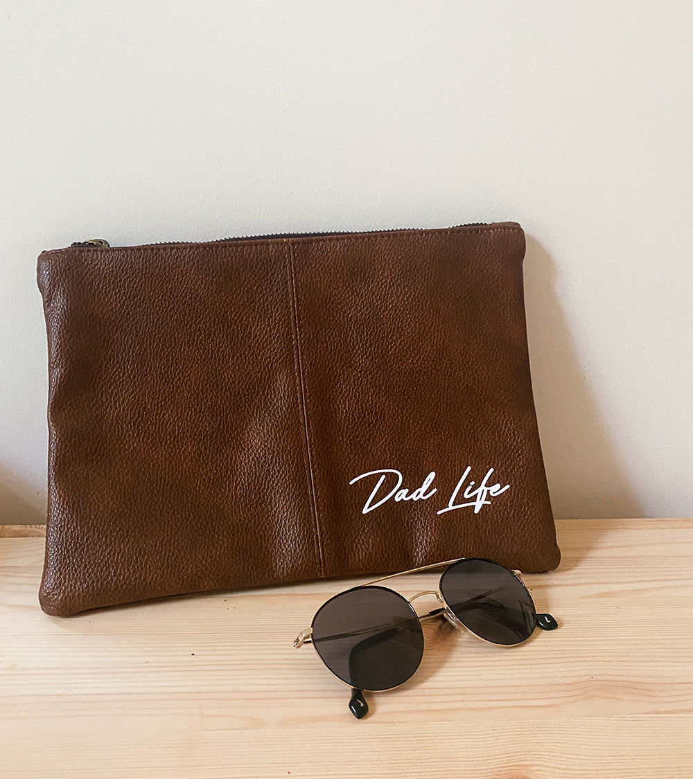 Pochette Dad Life aspect cuir grainé