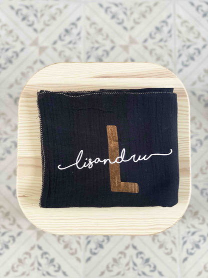 Lange Personnalisé Signature Noir – Douceur et Élégance pour Bébé