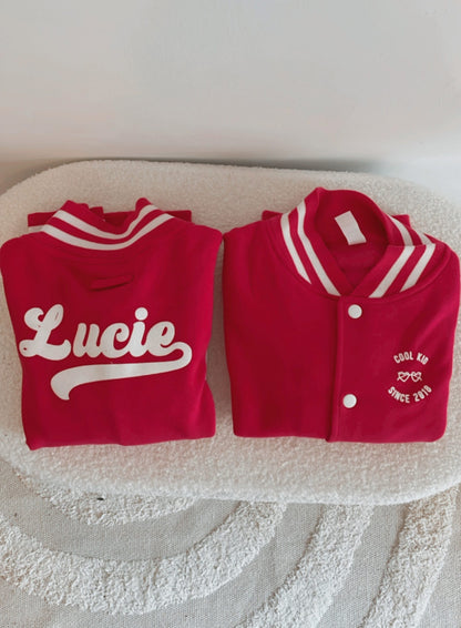 Veste Enfant Personnalisée Style Teddy Fuchsia – Prénom pour un Look Fun et Unique !