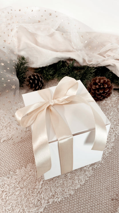 Boule de Noël Personnalisée Blanc Laine – Décoration de Noël Unique et Élégante