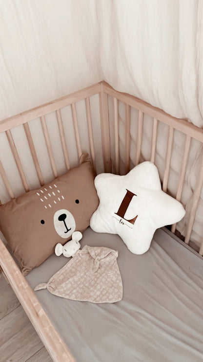 Coussin en fourrure étoile personnalisée - Avec initiale et prénom