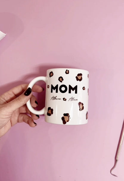 Mug “Mom” au motif léopard – Cadeau élégant et personnalisé pour les mamans