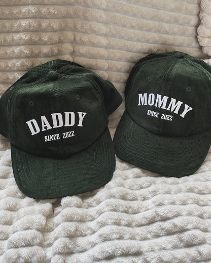 Casquette Personnalisée Mommy & Daddy en Velours – Style Unique & Souvenirs Brodés