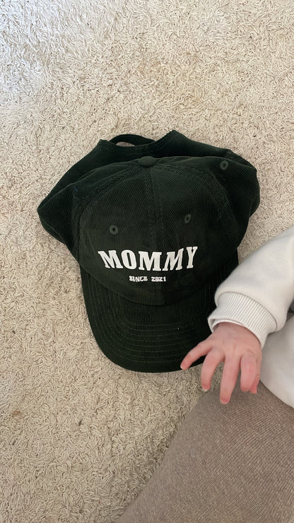 Casquette Personnalisée Mommy & Daddy en Velours – Style Unique & Souvenirs Brodés