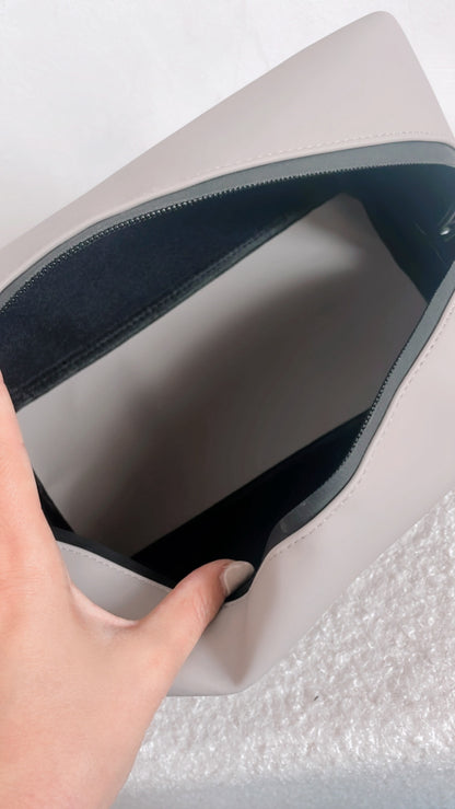 ✨ Trousse de Toilette Personnalisée DADDY COOL - Parce qu’un papa stylé mérite aussi ses essentiels bien rangés.