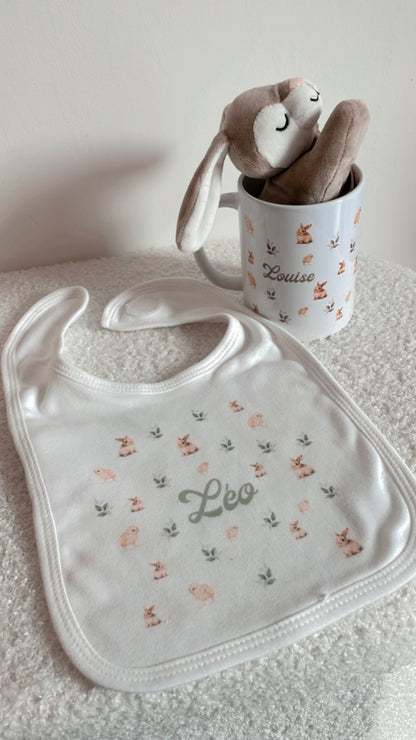 Coffret Mug + Peluche lapin personnalisé – Spécial Pâques | Hey Mama