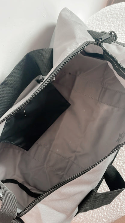Sac de Sport gris Personnalisé – Pratique et Stylé pour Tous les Sports
