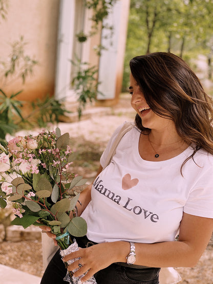 Tee-shirt "Mama Love" en coton bio – Le cadeau parfait pour maman ou future maman